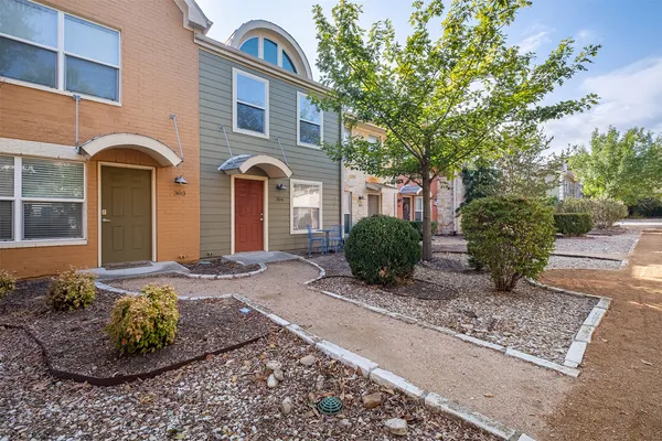$2,450 | 1101 Grove Boulevard, Unit 304, Austin, TX 78741