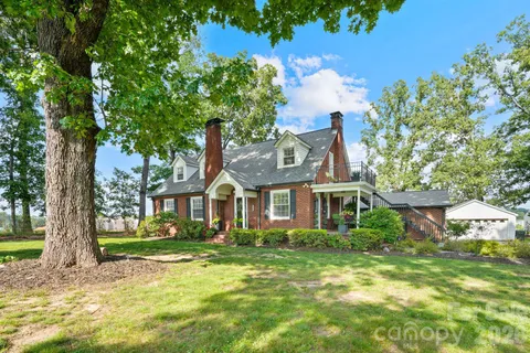 $474,900 | 1520 5th Street Northeast, Hickory, NC 28601