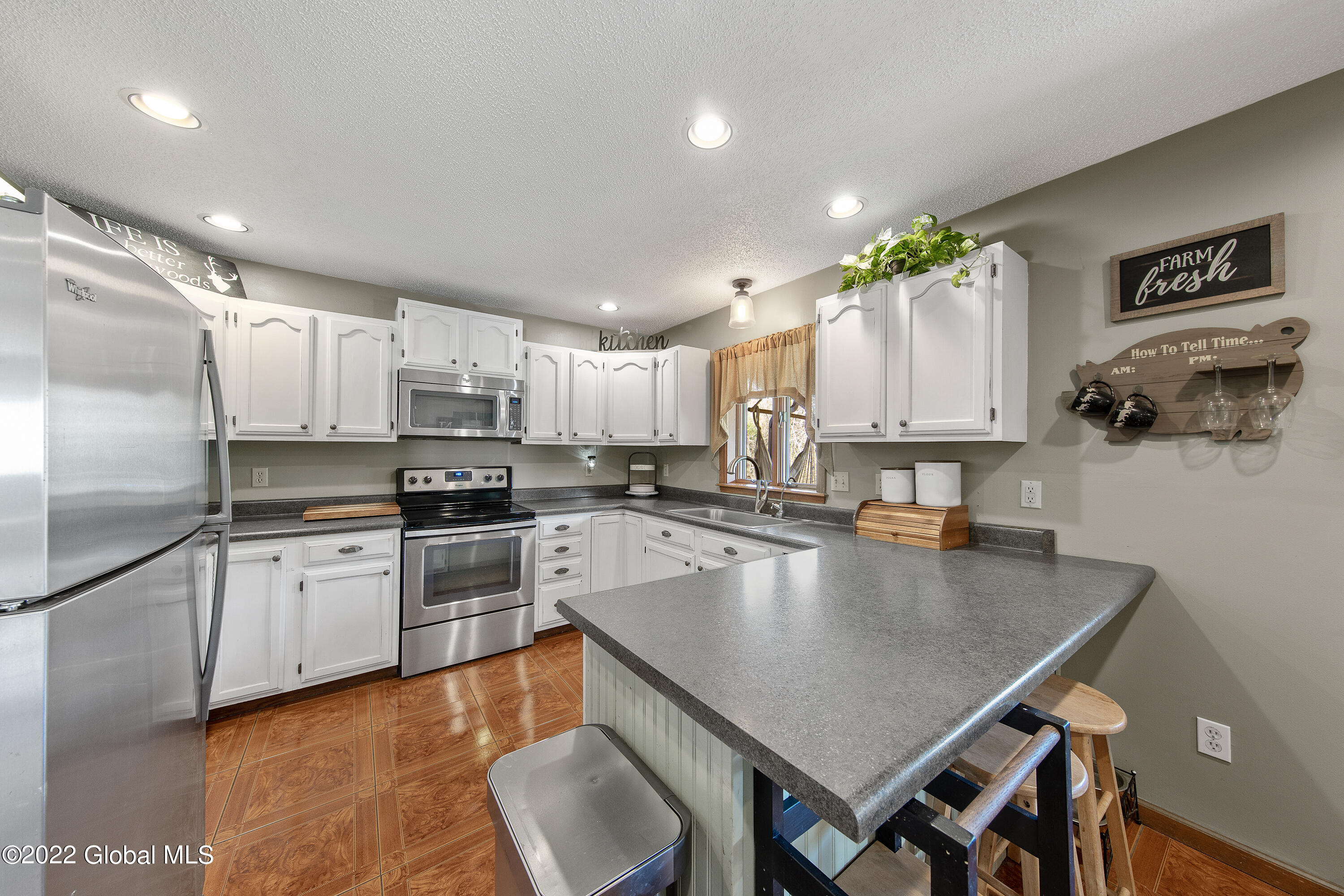 83 Stoddard Road Hampton, NY 12837 - Photo 6 of 64 1 (5)