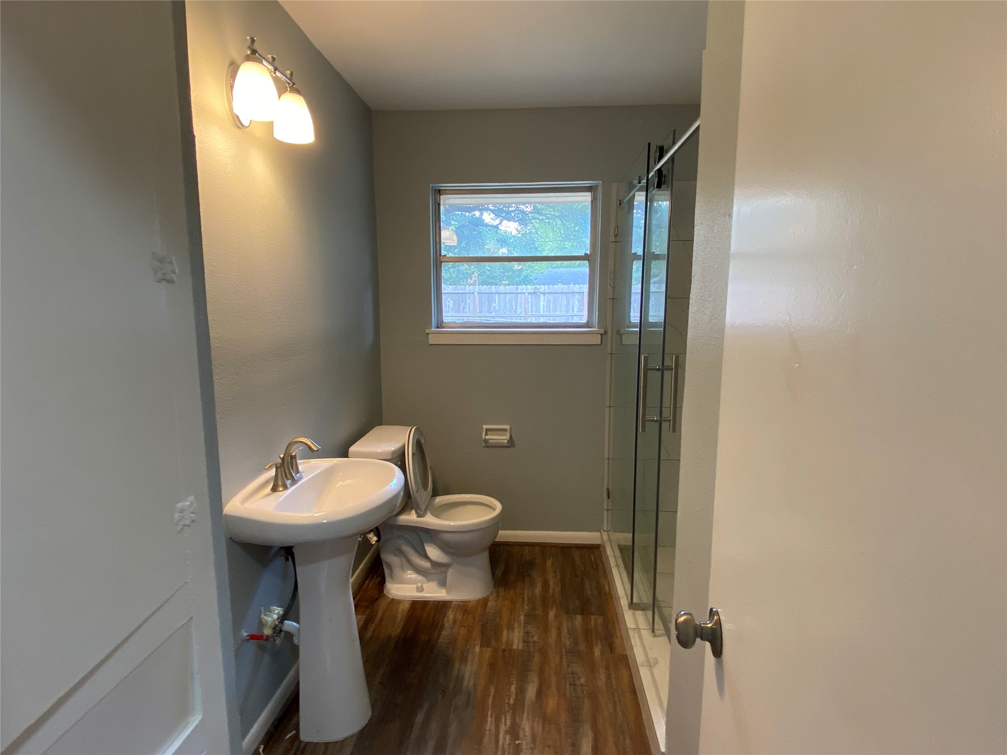 5110 West 43rd Street Houston, TX 77092 - Photo 10 of 26 a bathroom with a toilet sink and mirror