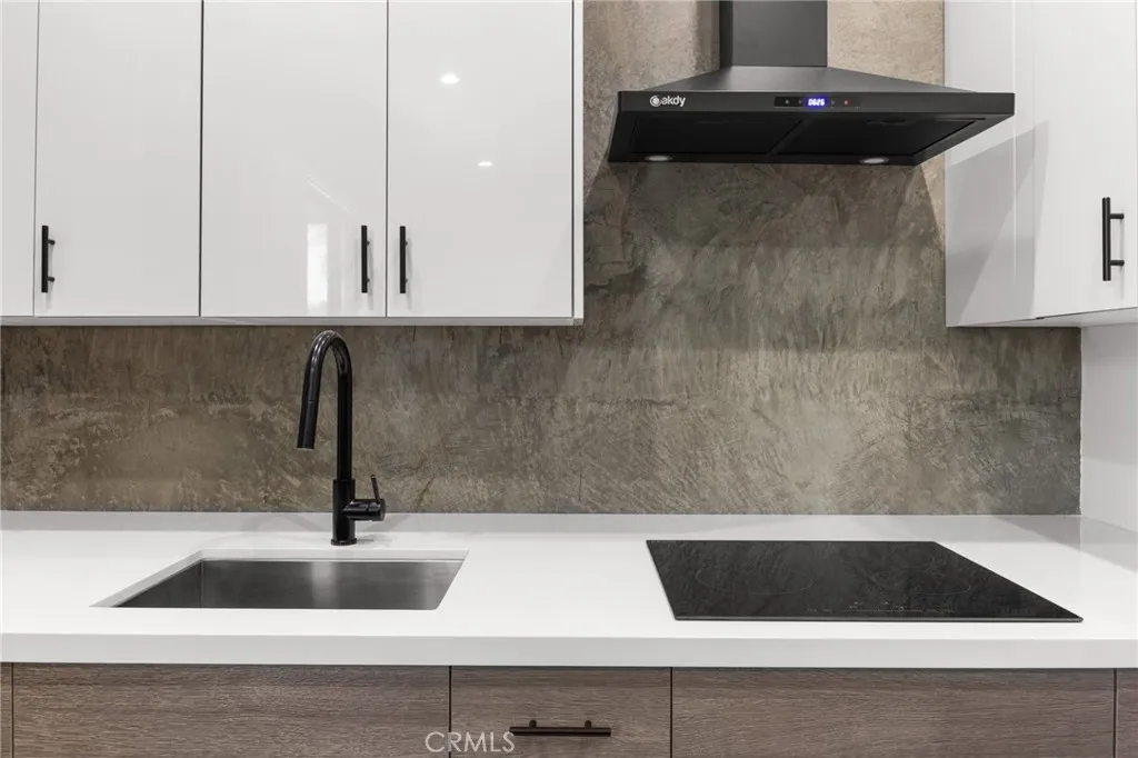 2211 Hyperion Avenue Los Angeles, CA 90027 - Photo 4 of 15 a view of table and chair