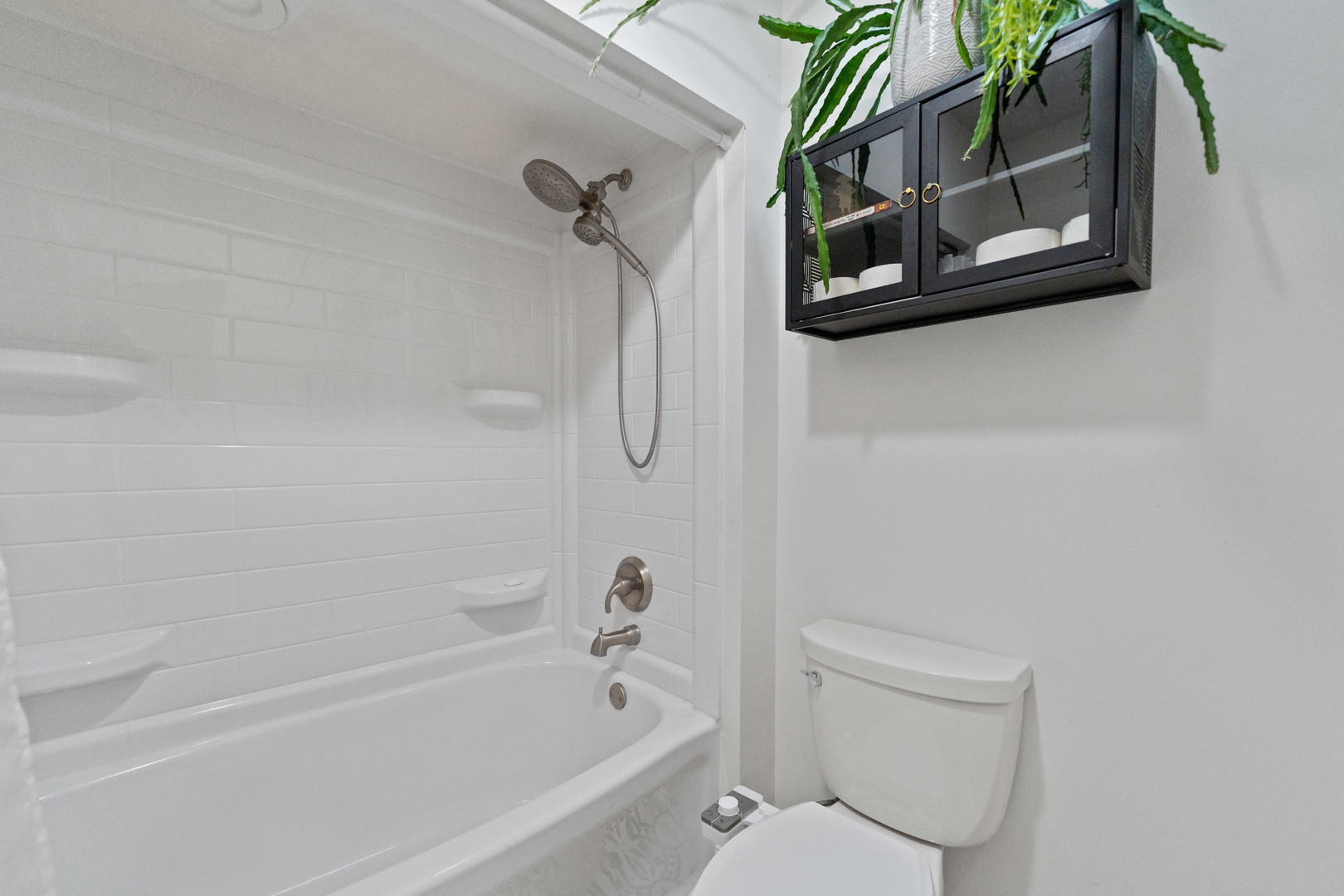 120 Stoney Creek Road DeKalb, IL 60115 - Photo 17 of 32 a bathroom with a toilet and a bathtub