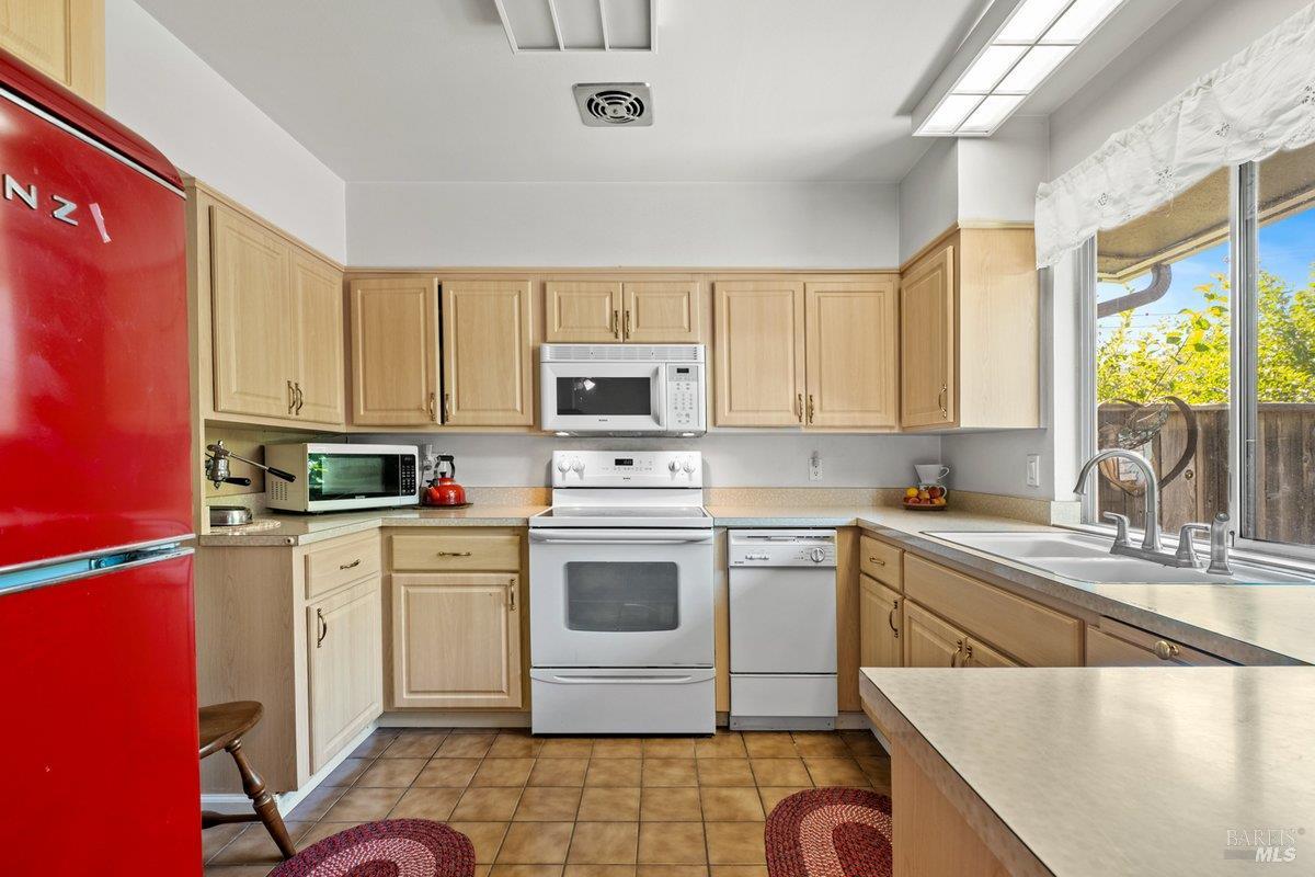 1072 Los Gamos Road, Unit E San Rafael, CA 94903 - Photo 9 of 23