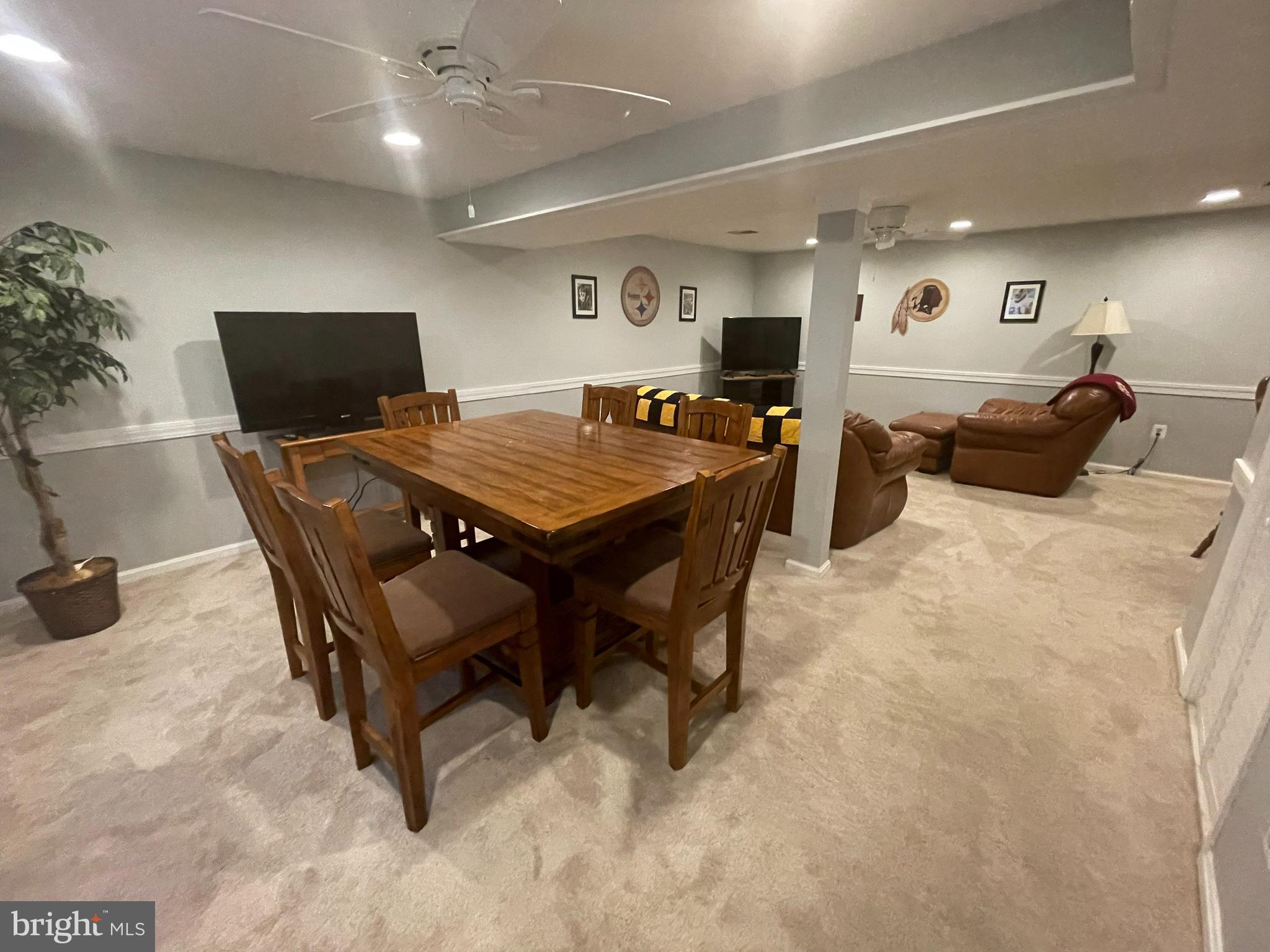 9218 Setter Place Springfield, VA 22153 - Photo 3 of 34 Huge Great Room
