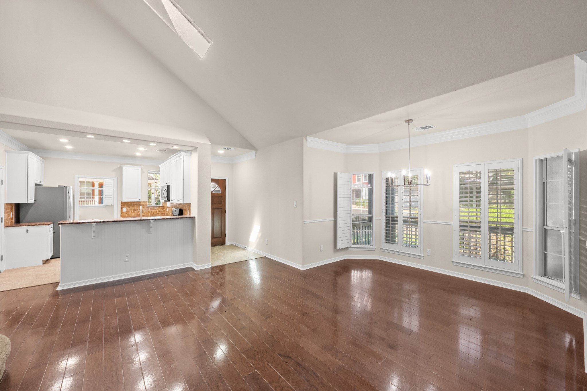 6704 Menchaca Road, Unit 31 Austin, TX 78745 - Photo 5 of 32 Gallery Image 5