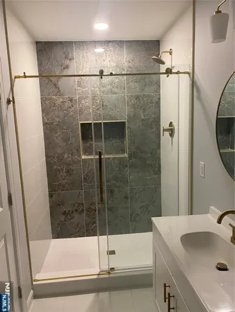 $2,300 | 733 Anderson Avenue, Unit 3, Cliffside Park, NJ 07010