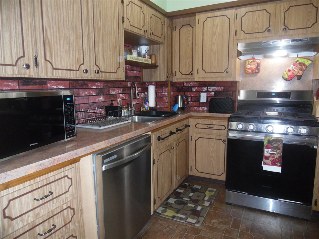 97 Stevens Street Fall River, MA 02721 - Photo 5 of 18