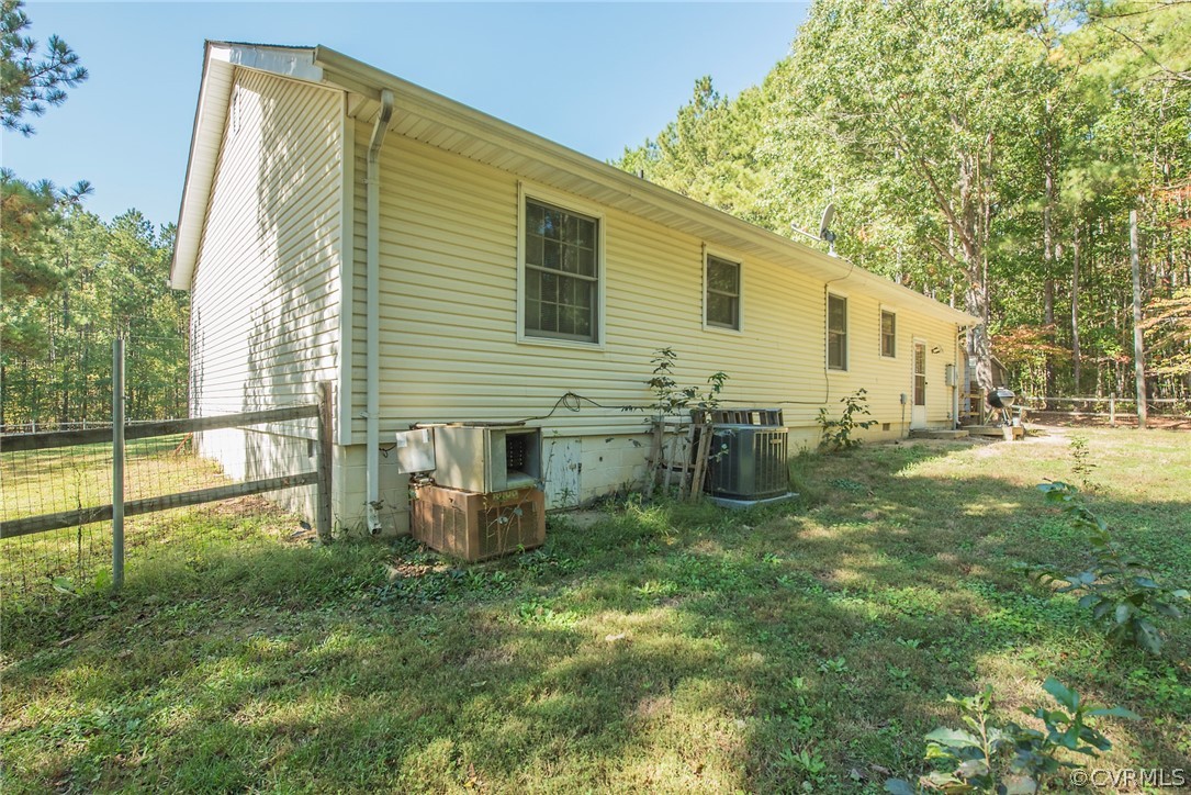 10017 Courthouse Road Dinwiddie, VA 23841 - Photo 39 of 48 Gallery Image 39