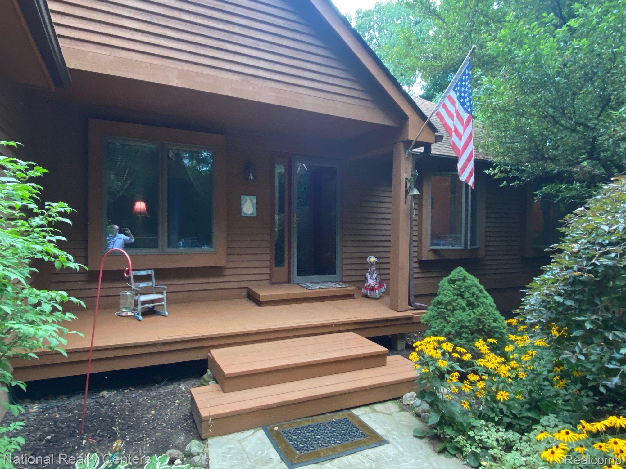 9020 Crouse Road Howell, MI 48855 - Photo 3 of 39 Gallery Image 3