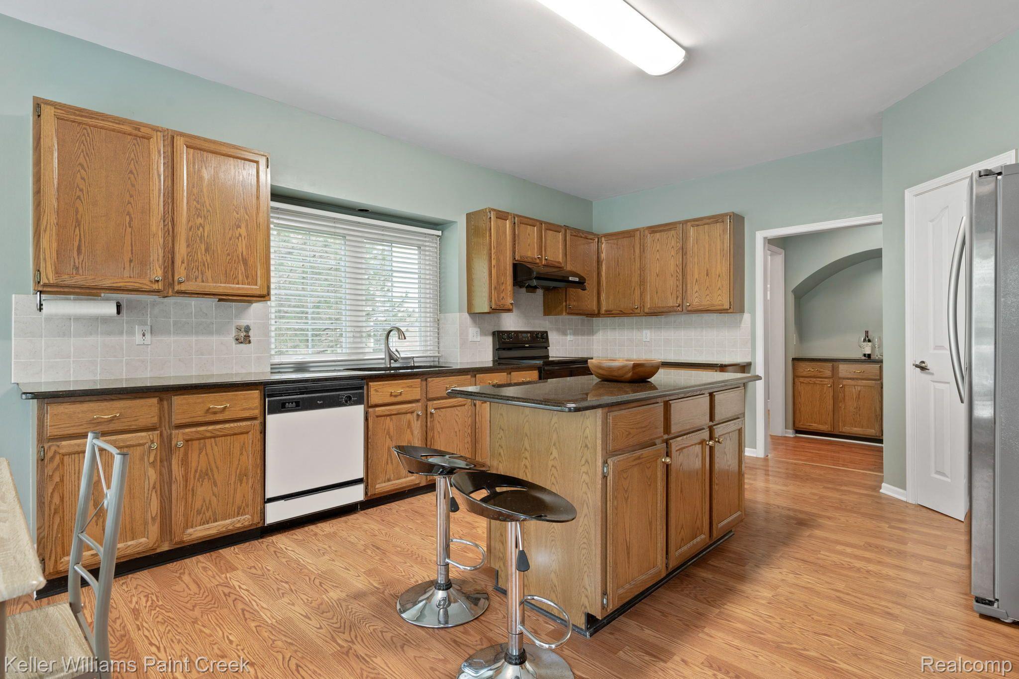 1704 Devonwood Drive Rochester, MI 48306 - Photo 10 of 38