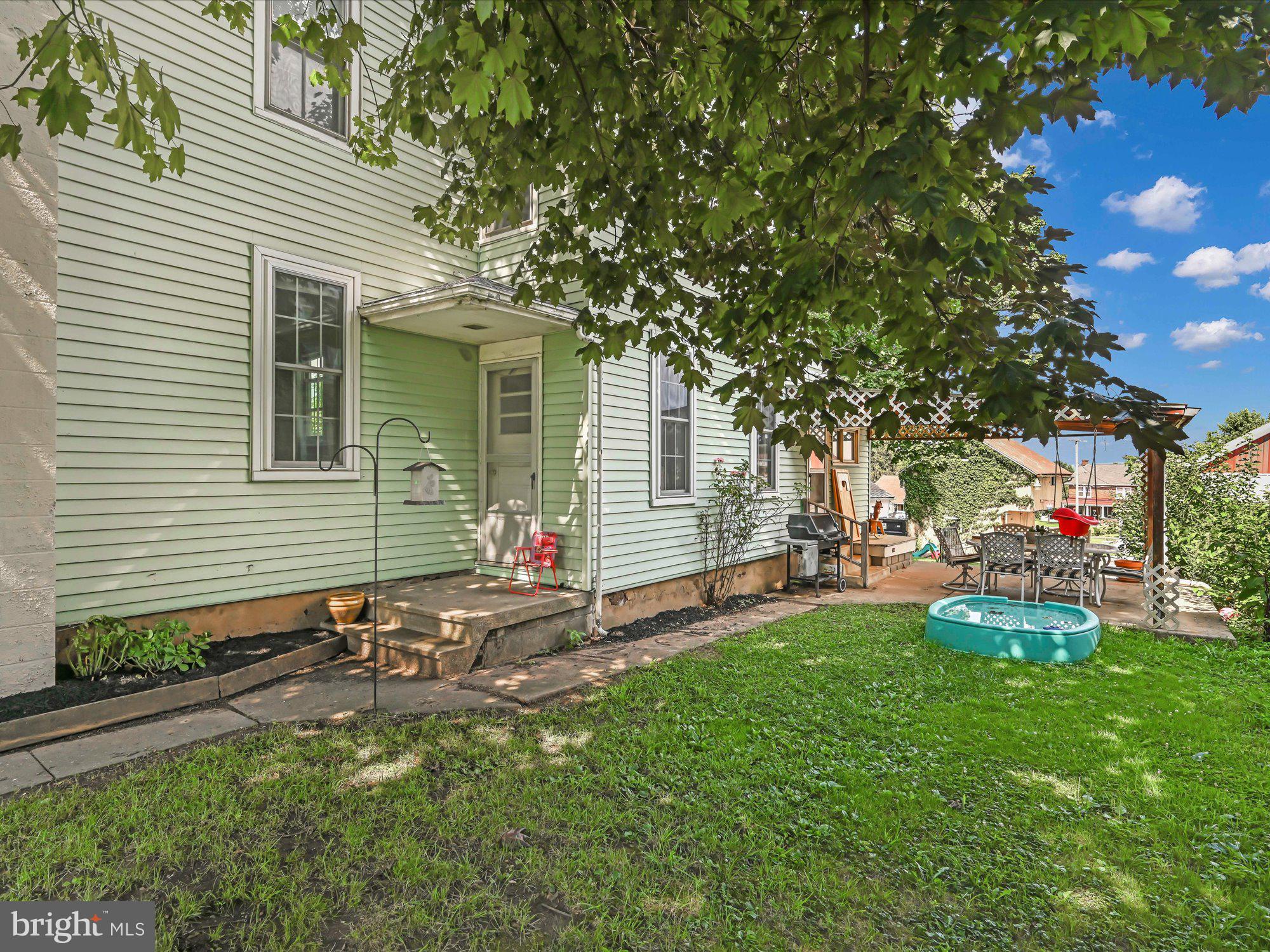 412 Maple Street Terre Hill, PA 17581 - Photo 23 of 28 Side View