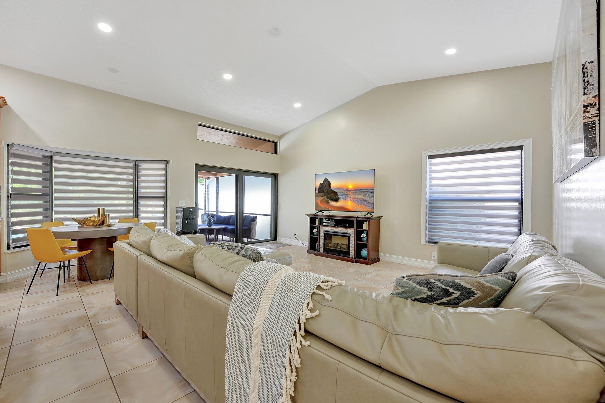 11660 Island Lakes Lane Boca Raton, FL 33498 - Photo 21 of 68 Natural Light