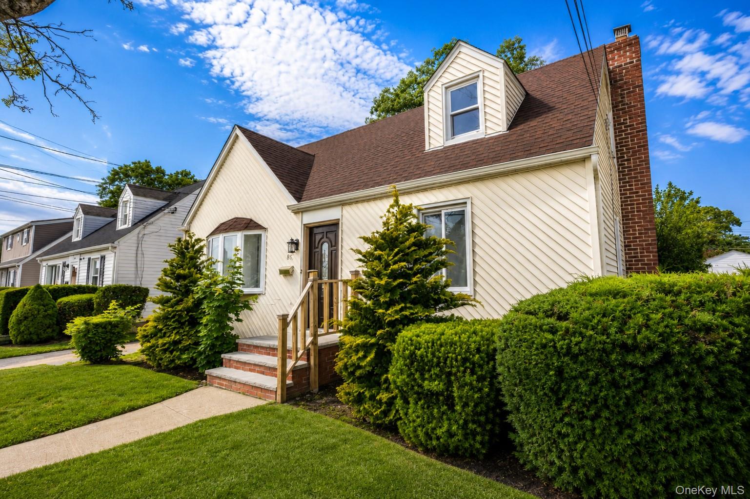 85 Todd Road Valley Stream, NY 11580 - Photo 2 of 29