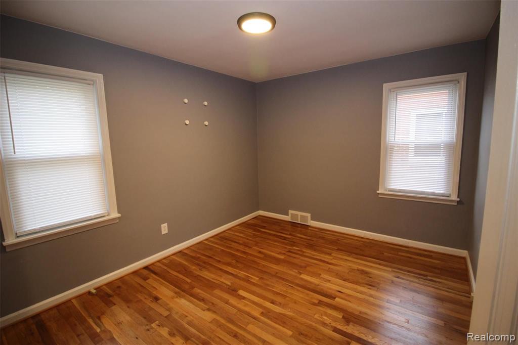 24080 Colgate Street Dearborn Heights, MI 48125 - Photo 18 of 32