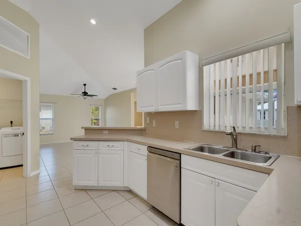 $2,900 | 962 Montrose Avenue, Sebastian, FL 32958