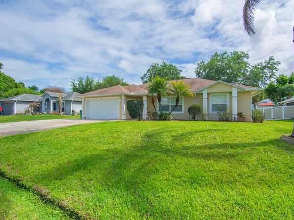 $2,900 | 962 Montrose Avenue, Sebastian, FL 32958