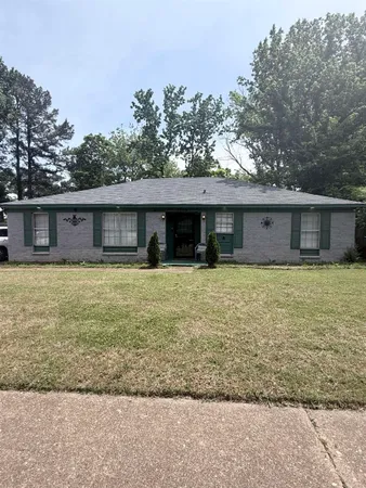 a front view of house with yard