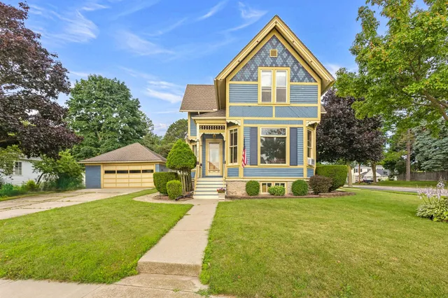 $319,900 | 1203 Dodge Street, Kewaunee, WI 54216