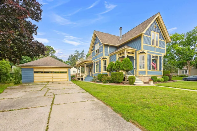 $319,900 | 1203 Dodge Street, Kewaunee, WI 54216