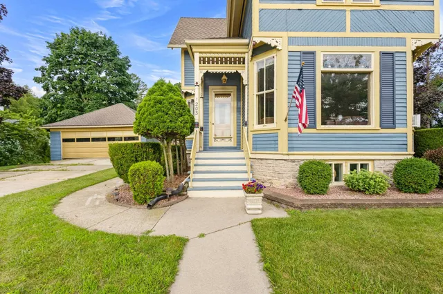 $319,900 | 1203 Dodge Street, Kewaunee, WI 54216