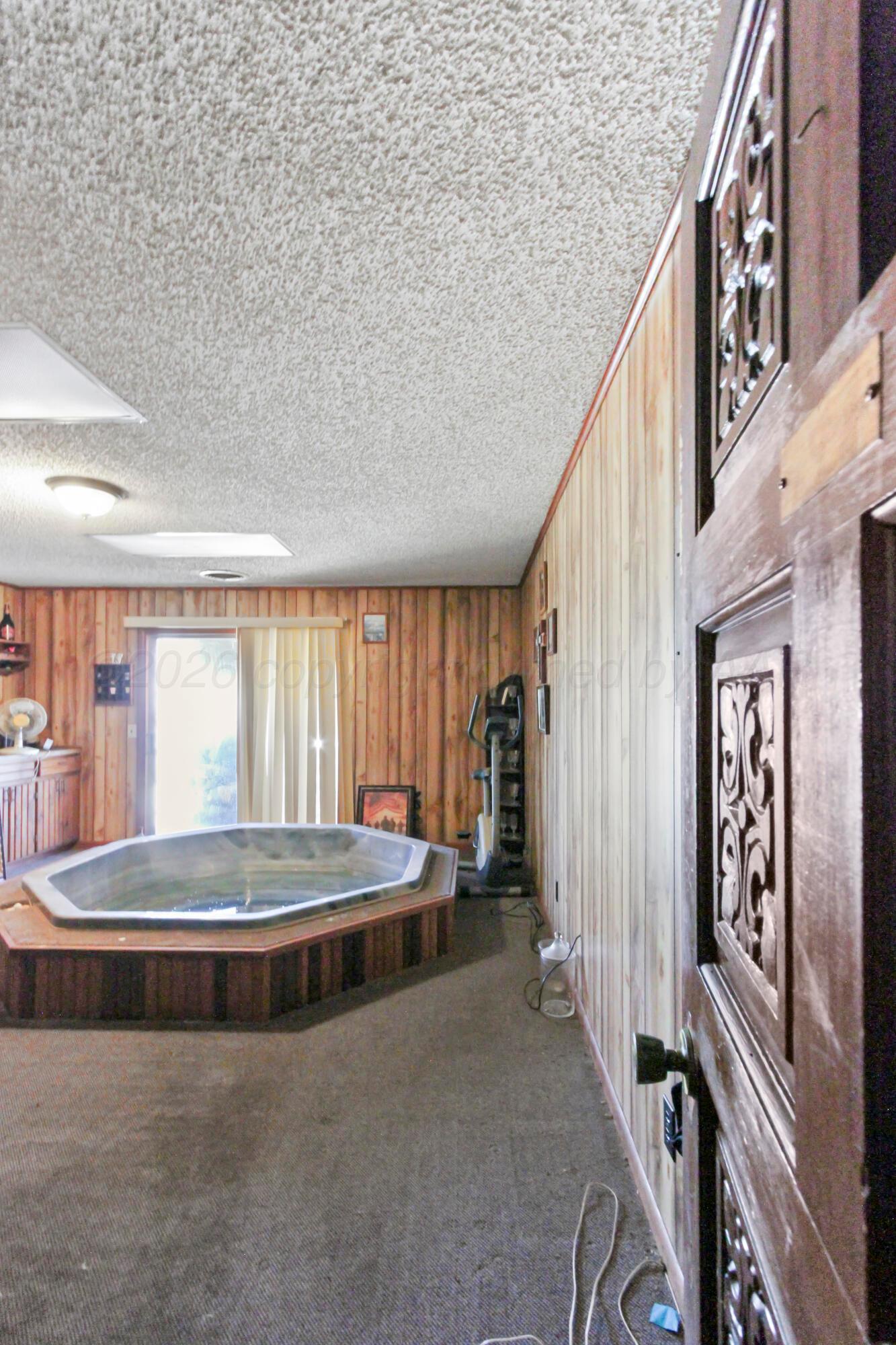 715 South Main Street Shamrock, TX 79079 - Photo 11 of 14 IMG_4894