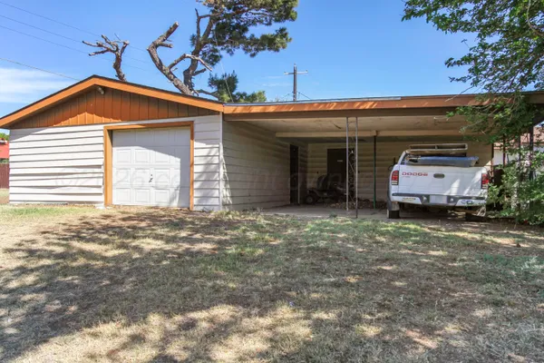 $100,300 | 715 South Main Street, Shamrock, TX 79079