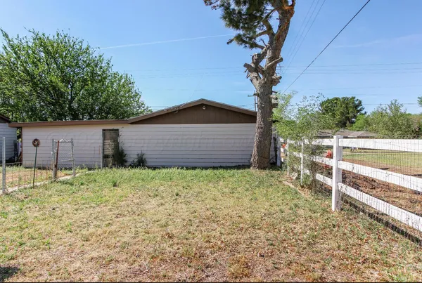 $100,300 | 715 South Main Street, Shamrock, TX 79079