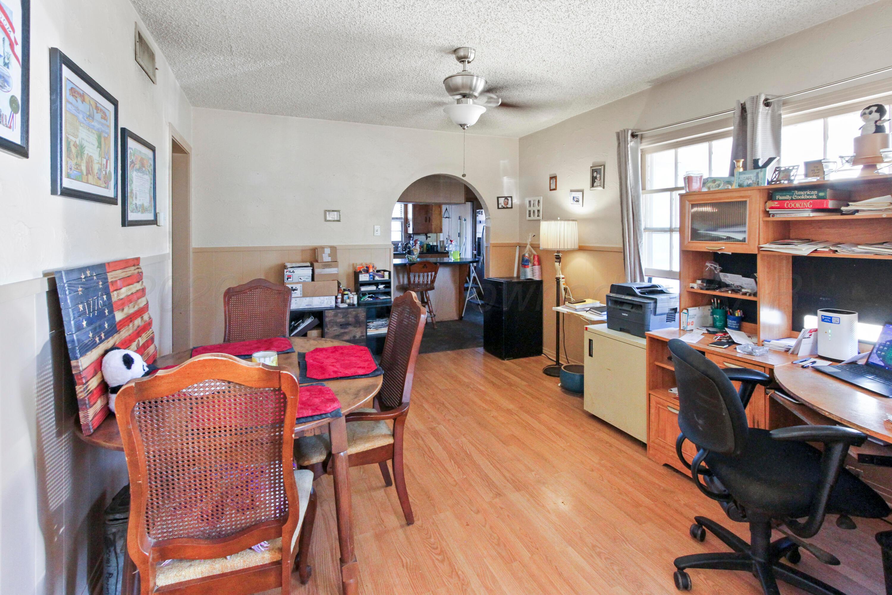 715 South Main Street Shamrock, TX 79079 - Photo 3 of 14 IMG_4833