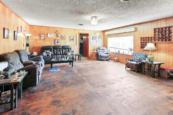 $100,300 | 715 South Main Street, Shamrock, TX 79079