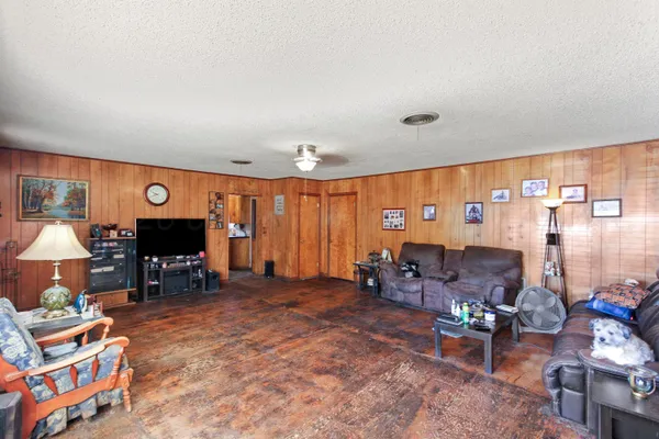 $100,300 | 715 South Main Street, Shamrock, TX 79079