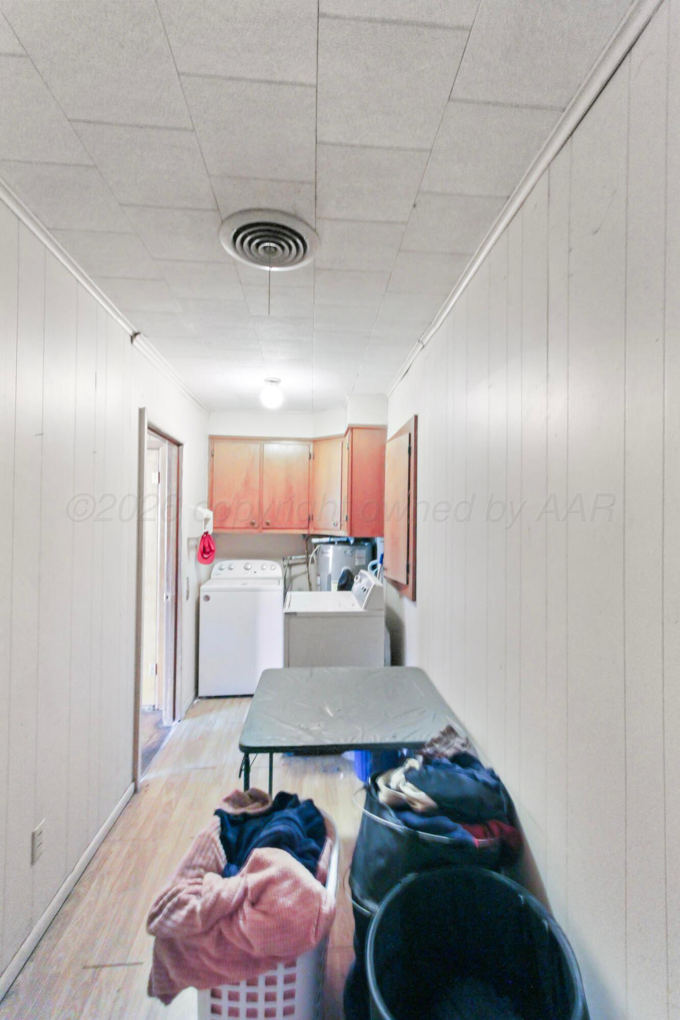 715 South Main Street Shamrock, TX 79079 - Photo 10 of 14 IMG_4888