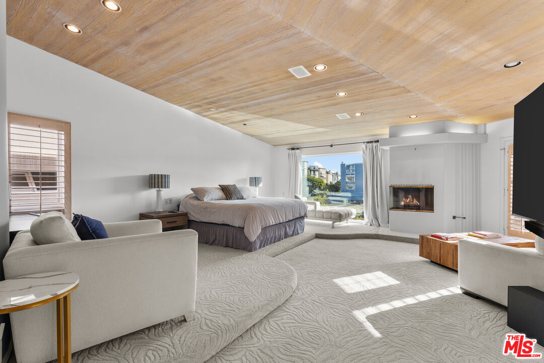 4611 Roma Court Marina del Rey, CA 90292 - Photo 12 of 32 Gallery Image 12