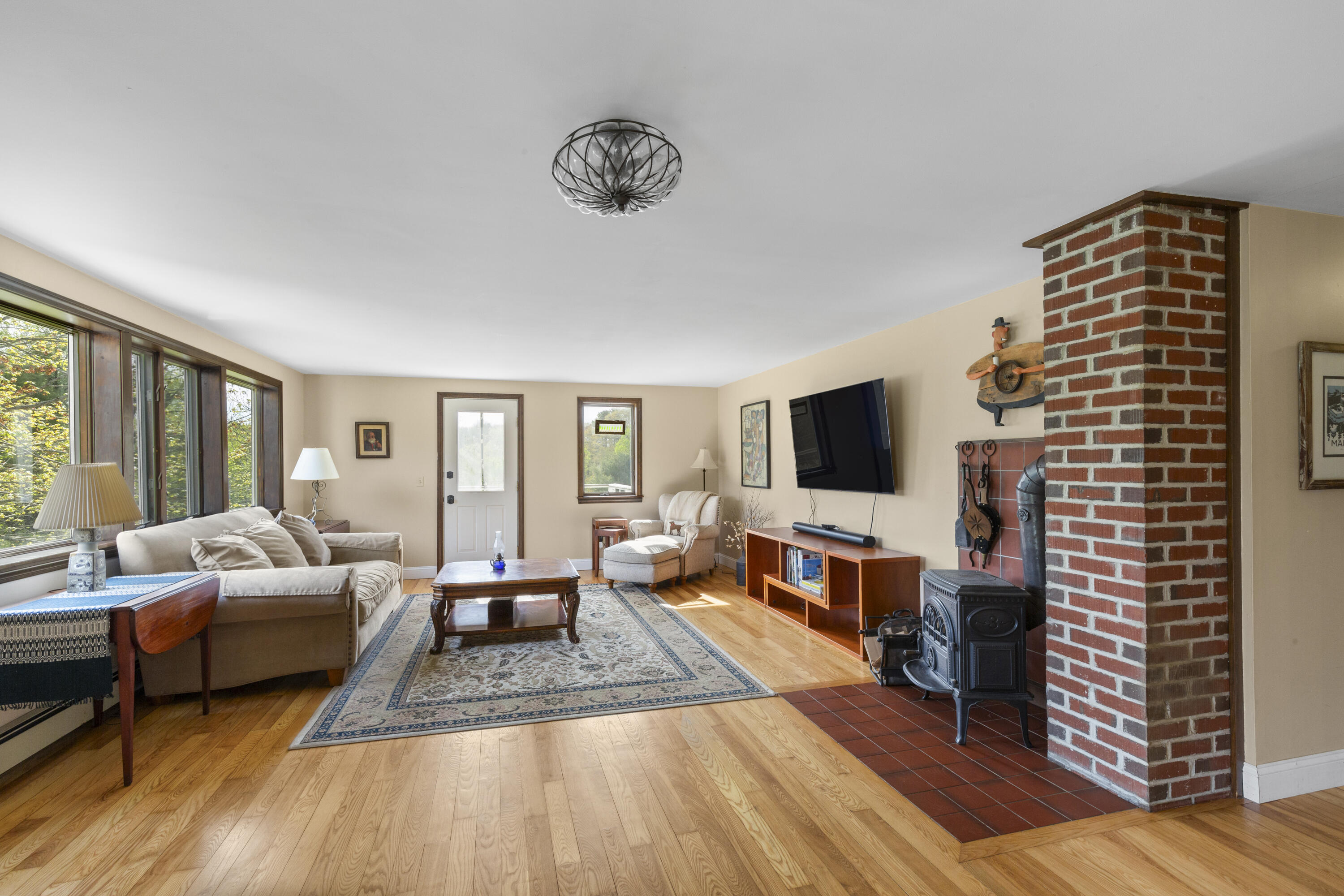 17 West View Road Damariscotta, ME 04543 - Photo 13 of 47 Living room