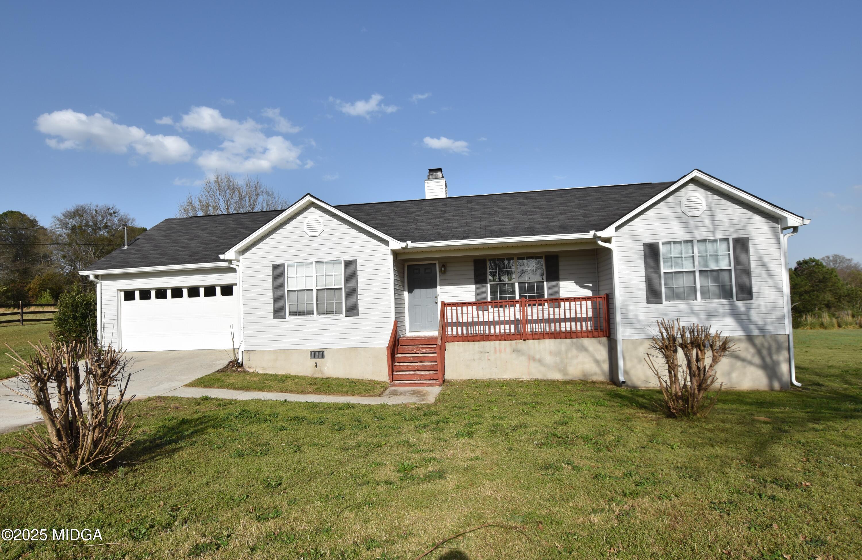 6550 Skipper Road Macon, GA 31216 - Photo 4 of 35 a front view of a house with a yard
