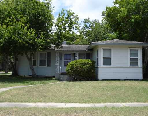 730 Anderson Street Corpus Christi, TX 78411 - Photo 1 of 5 a front view of a house with a garden