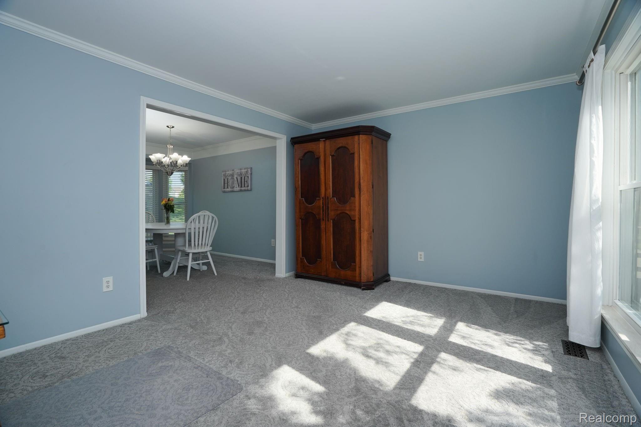 1639 Grandview Drive Rochester, MI 48306 - Photo 5 of 29 New patterned carpet