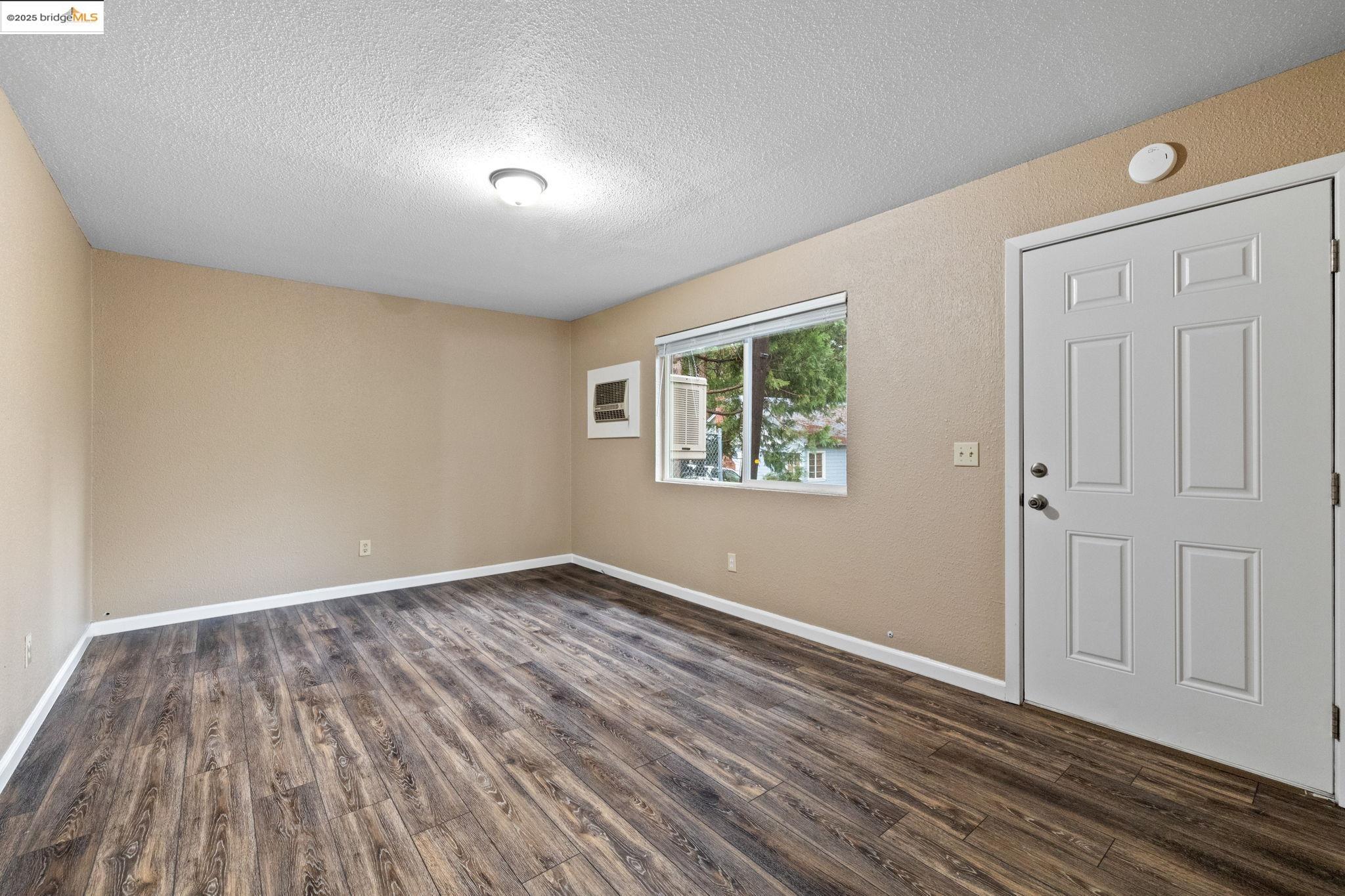 17943 Plateau Road Sonora, CA 95370 - Photo 4 of 11 Foyer entrance featuring dark wood-style floors and a textured ceiling