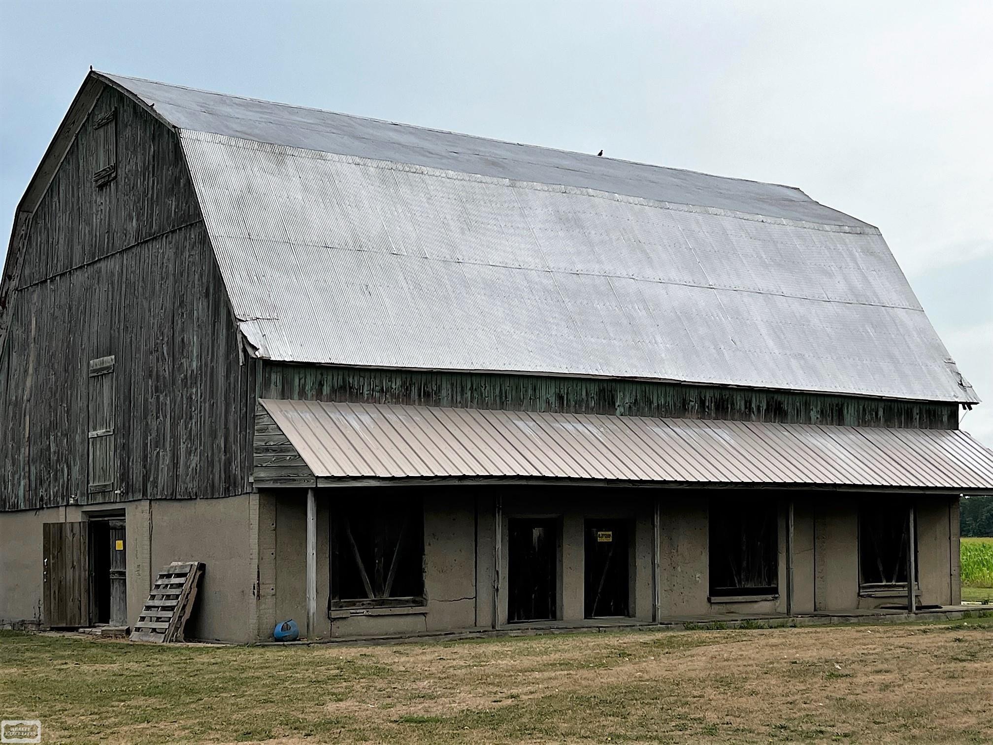 1735 Galbraith Line Road Yale, MI 48097 - Photo 28 of 35 32 x 50