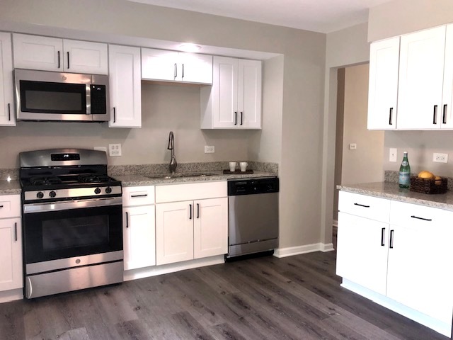 418 Assembly Drive Bolingbrook, IL 60440 - Photo 10 of 30