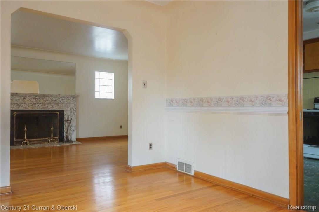 7644 Miller Road Dearborn, MI 48126 - Photo 6 of 33 12 - dining room - towards the fireplace.jpg