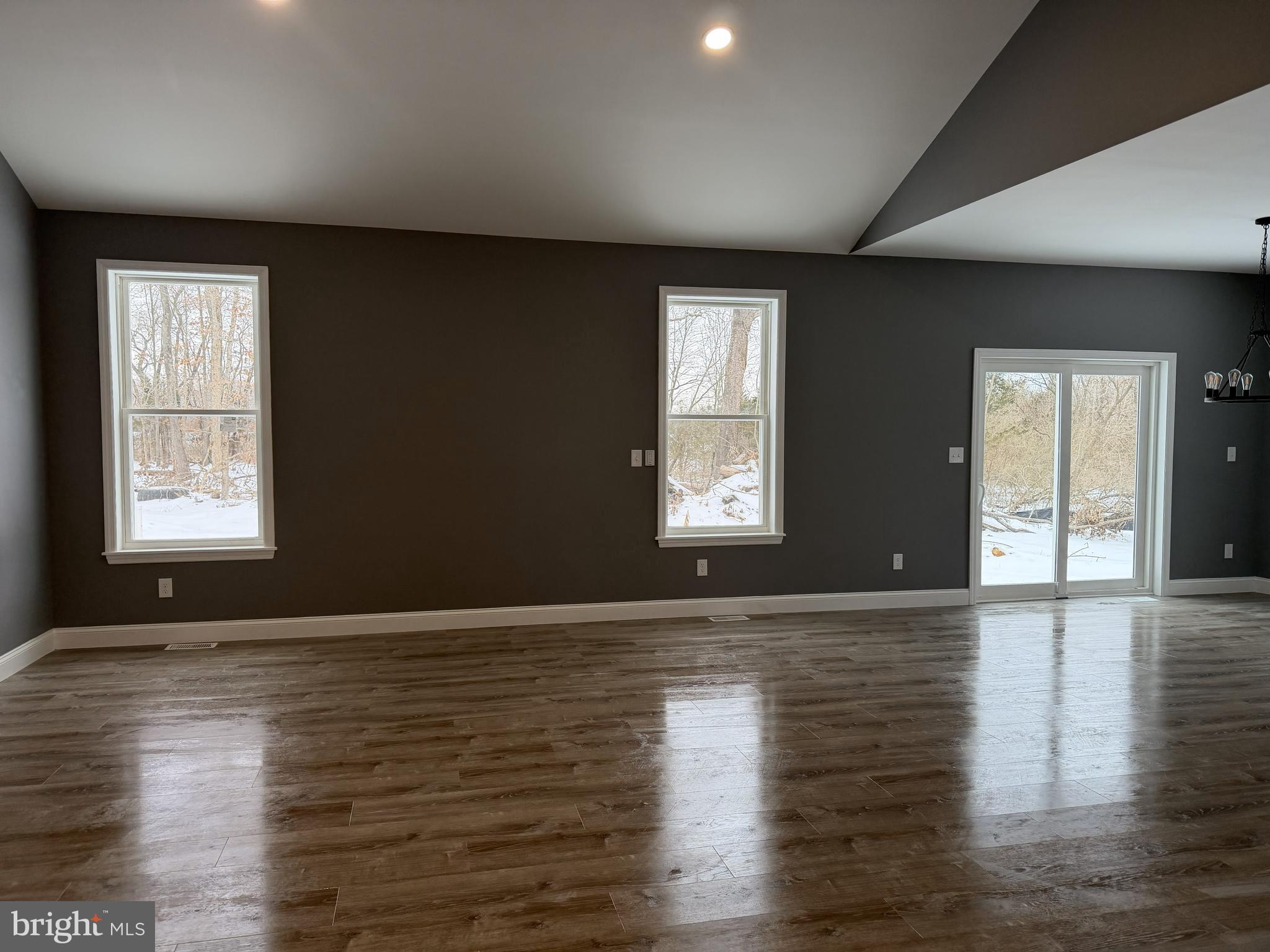 661 South Blue Bell Road Vineland, NJ 08360 - Photo 4 of 23 Livingroom