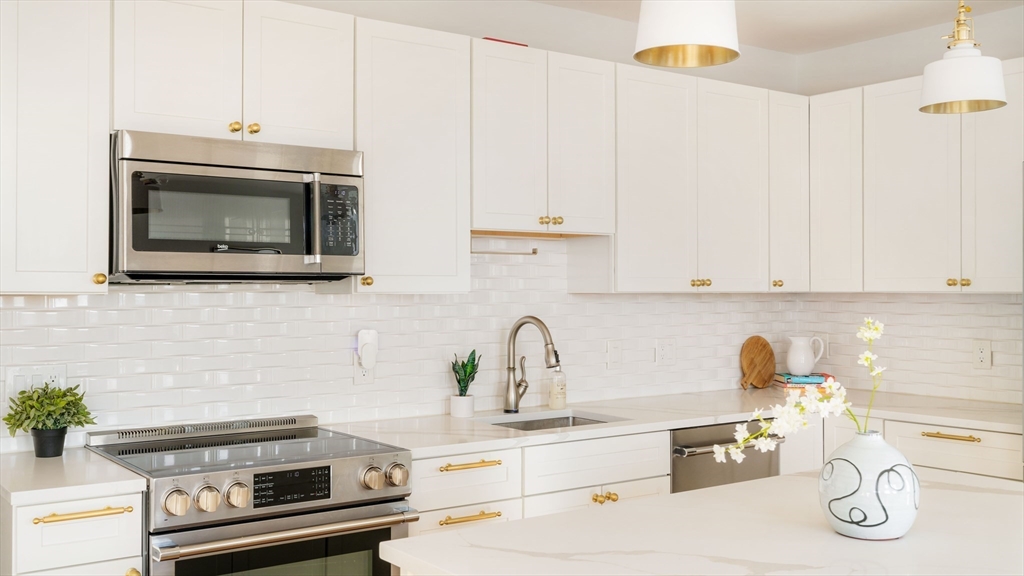 52 Fisher Avenue, Unit 401 Boston, MA 02120 - Photo 11 of 33