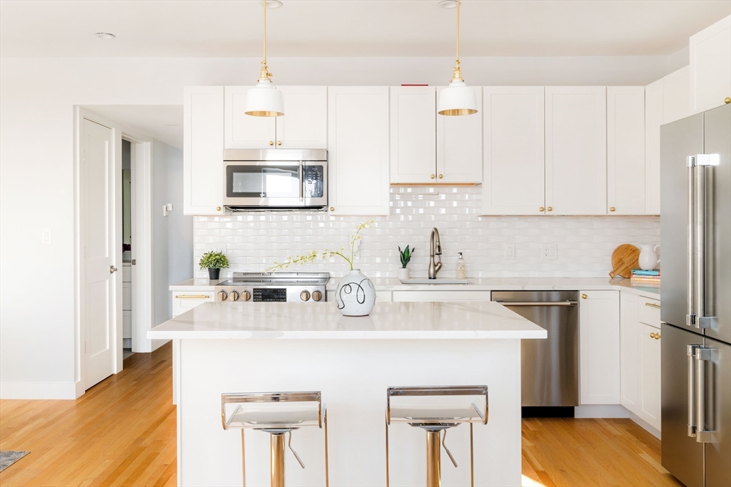 52 Fisher Avenue, Unit 401 Boston, MA 02120 - Photo 9 of 33