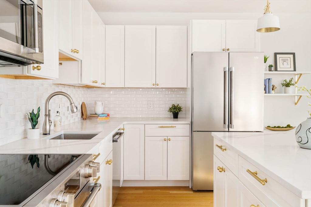 52 Fisher Avenue, Unit 401 Boston, MA 02120 - Photo 10 of 33