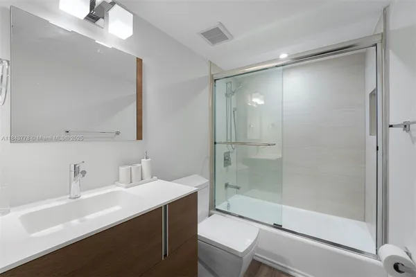 $7,800 | 1800 Sunset Harbour Drive, Unit 1208, Miami Beach, FL 33139