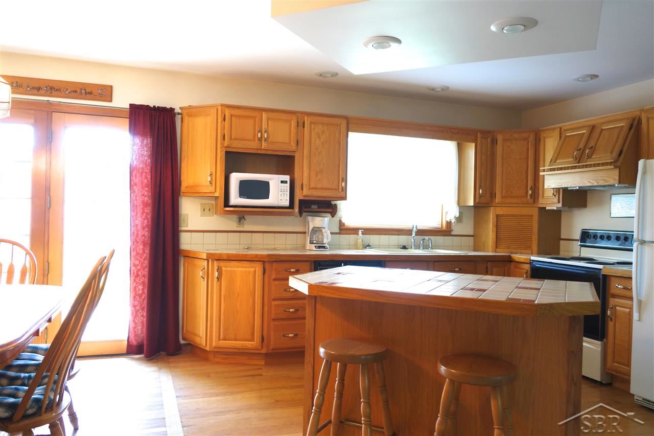 5181 Shattuck Road Saginaw, MI 48603 - Photo 9 of 17 31205962-8.JPG