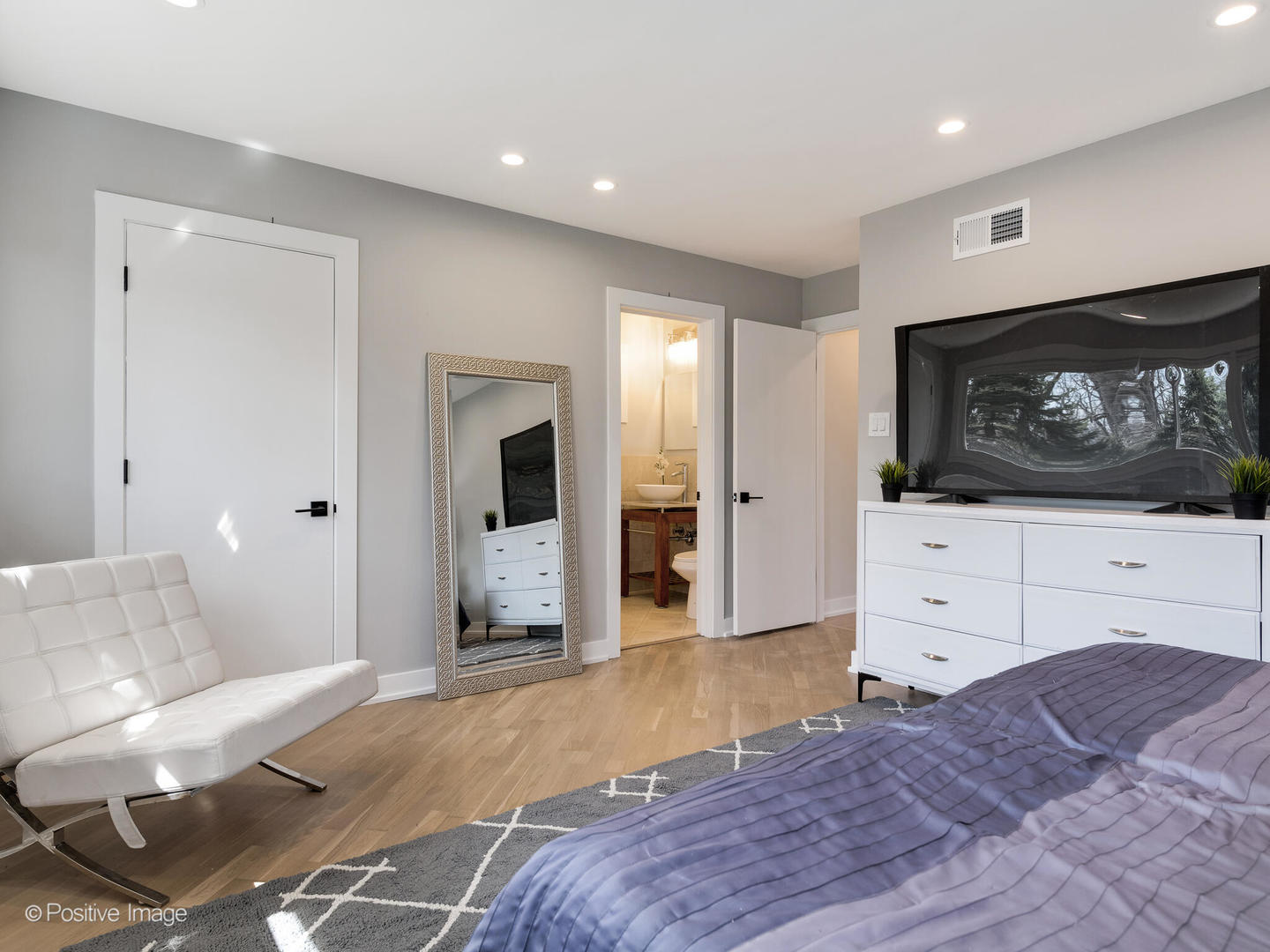 1906 Berkeley Road Highland Park, IL 60035 - Photo 14 of 28 a bedroom with a bed and a television in it