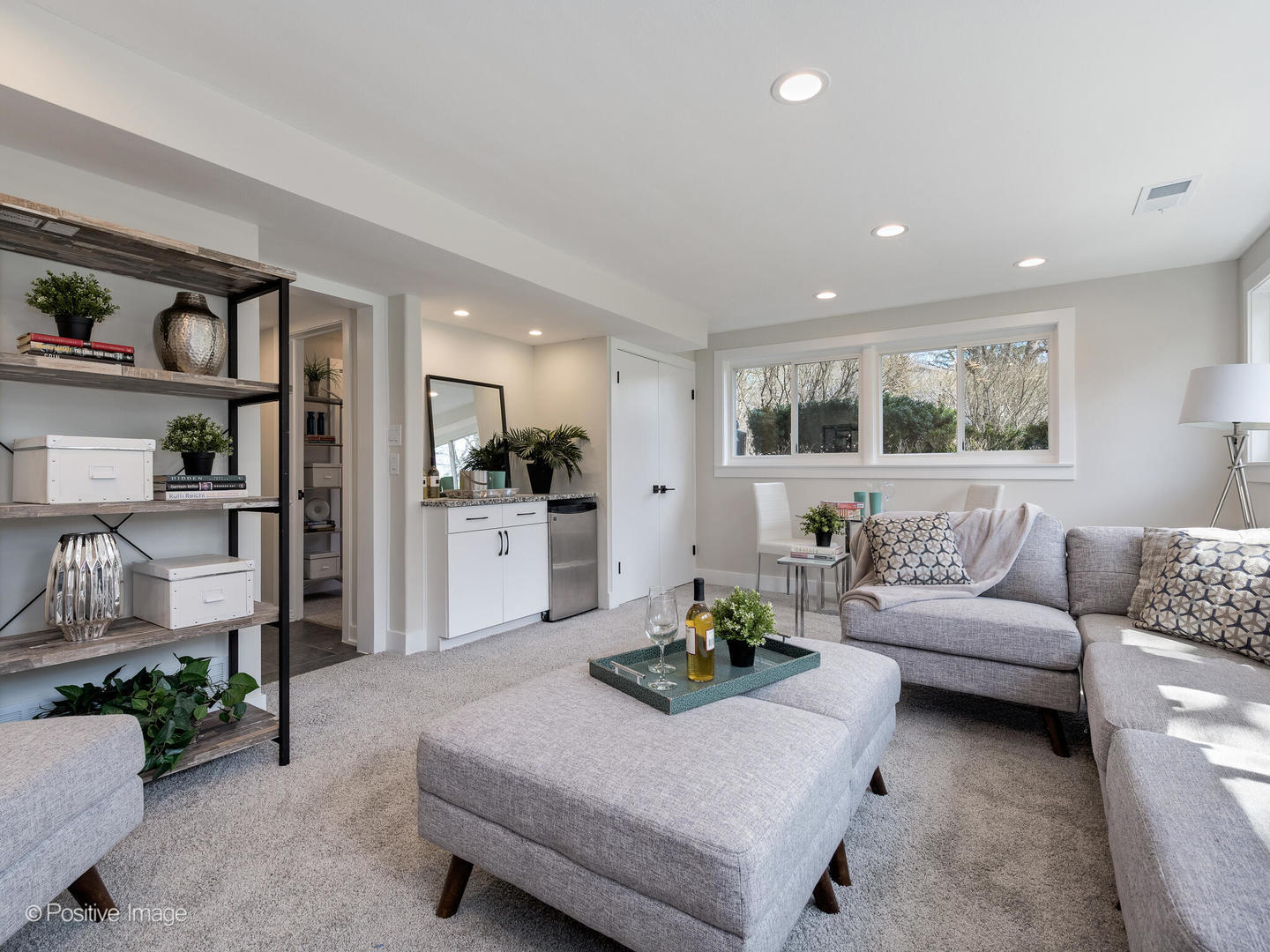 1906 Berkeley Road Highland Park, IL 60035 - Photo 20 of 28 a living room with furniture and a kitchen