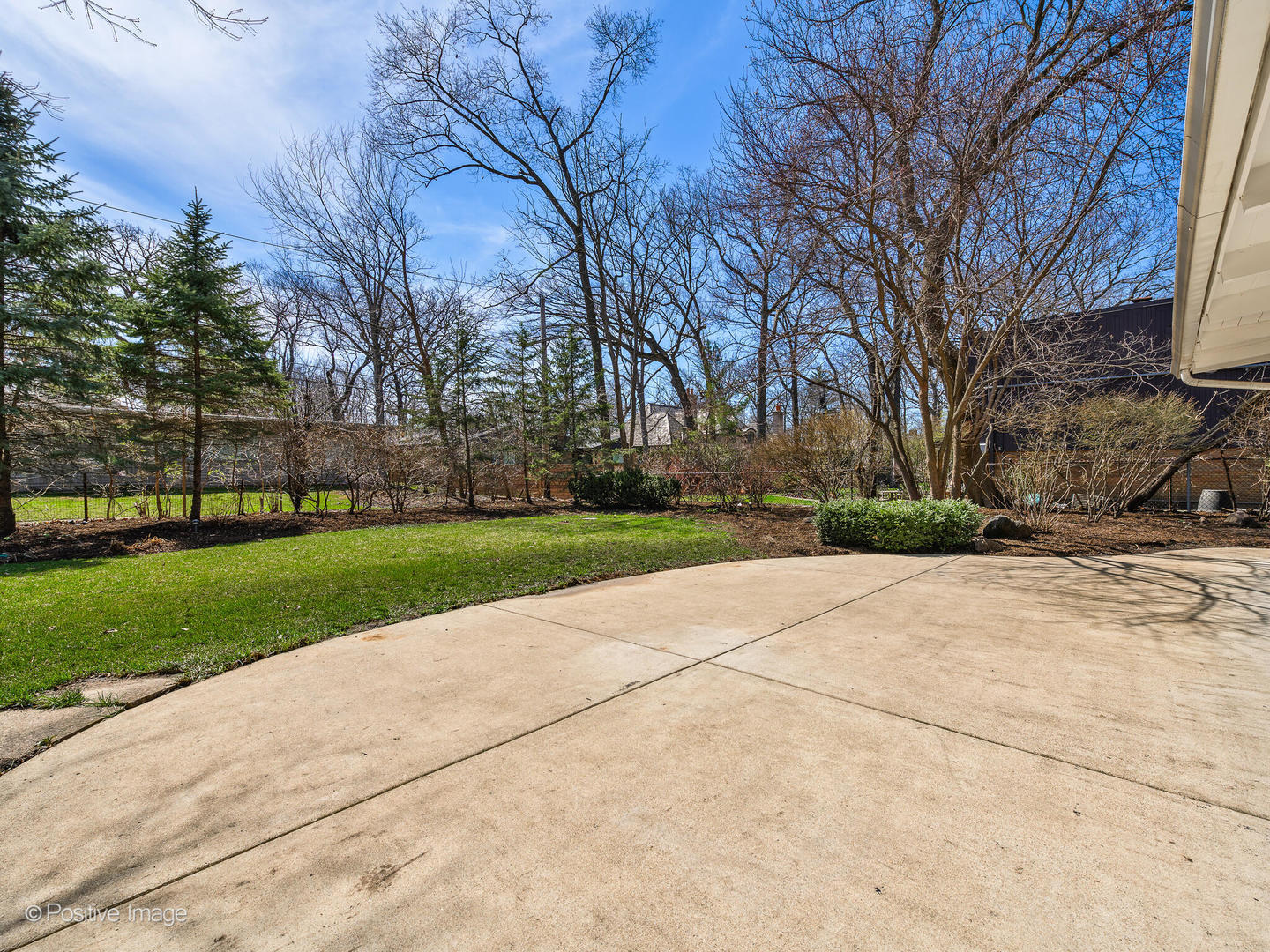 1906 Berkeley Road Highland Park, IL 60035 - Photo 28 of 28 a view of a yard with plants and trees