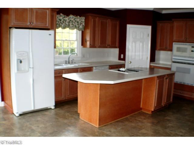 5703 Fox Hound Drive Oak Ridge, NC 27310 - Photo 4 of 16 Kitchen.
